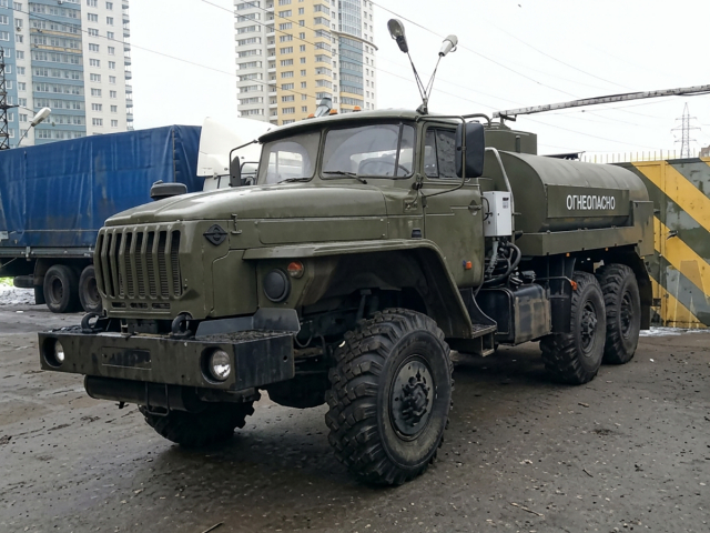 Автотопливомаслозаправщик АТМЗ-5.5 на шасси УРАЛ-4320 ЗАО «ЭРМЗ» фото 2