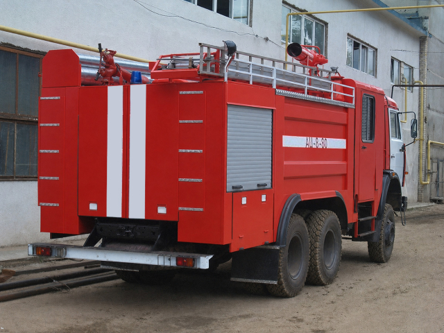 Автоцистерна пожарная АЦ-8-40(80) на шасси КАМАЗ 53228 фото 3